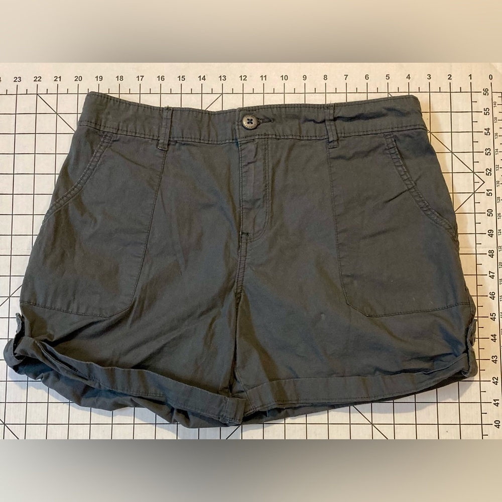 Social Standard by Sanctuary Women’s Size Large Dark Grey Cargo Shorts